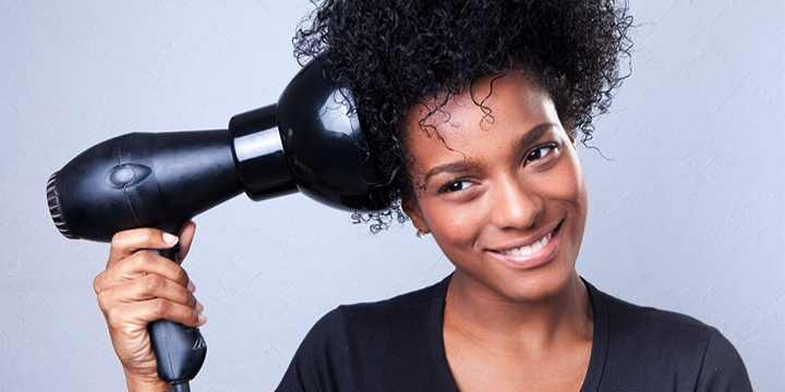 como secar o cabelo cacheado